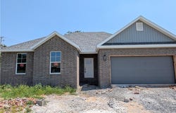 100 White Oak  ST, Gentry, AR 72734