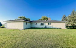 515 151st St, Luverne, MN 56156-4049