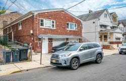 31 Bank St, Elizabeth City, NJ 07201-2703