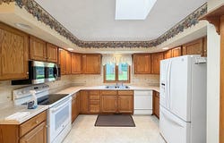 1909 Comanche Court, Freeport, IL 61032