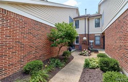 5604 Duchesne Parque Drive, St Louis, MO 63128