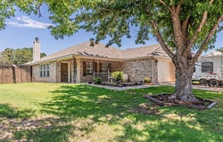 609 Tracy Drive, Azle, TX 76020