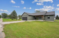 502 E Walnut Street, Quasqueton, IA 52326