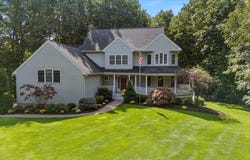 10 Kings Grant Drive, Atkinson, NH 03811
