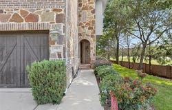 1017 Brook Hollow Drive, Euless, TX 76039