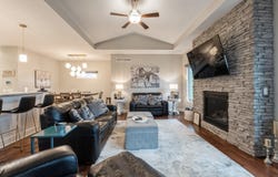 16530 Valleyview Lane, Clive, IA 50325