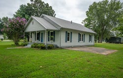 132 Old Madisonville Road S, Crofton, KY 42217