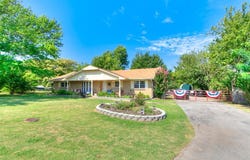 319 S MAIN Street, McLoud, OK 74851