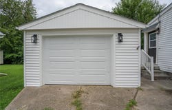 1402 N 7th Avenue W, Newton, IA 50208