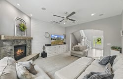 W238s4963 Big Bend Rd, Waukesha, WI 53189