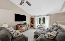 7 Bancroft Road, Londonderry, NH 03053