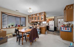 1206 S Bridgeport Pl, Sioux Falls, SD 57106