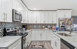32 RUSTLEAF Lane, LEVITTOWN, PA 19055