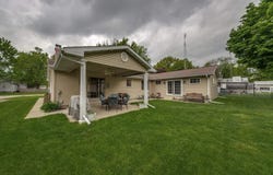 615 E OAK Street, Taylorville, IL 62568