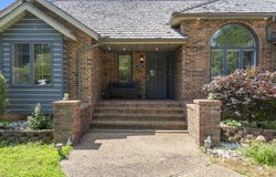 930 W Sherwood Drive, Springfield, MO 65810