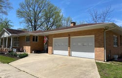 123 S Oak Street, Nokomis, IL 62075