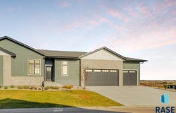 8600 W Shoreline Pl, Sioux Falls, SD 57107