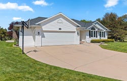 715 HICKORY VALLEY Court, DE PERE, WI 54115-3363