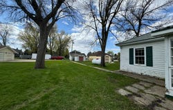 909 7th St, Britton, SD 57430