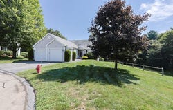 18 Carriage Path, Uxbridge, MA 01569