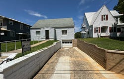 453 High St, Grantsville, WV 26147
