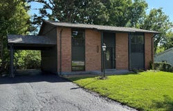 11944 Glen West Dr, Maryland Heights, MO 63043