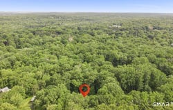 12 Jenick Lane, Woodbridge, CT 06525