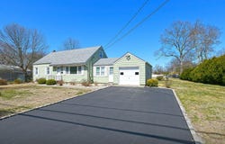 9 Fern Place, Greenlawn, NY 11740