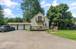 192-194 Deans Ln, South Brunswick Twp., NJ 08852-2422