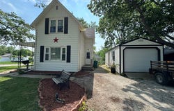 702 N 2nd Avenue, Winterset, IA 50273