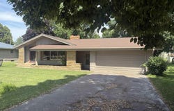 708 S Relanto St, Freeman, SD 57029