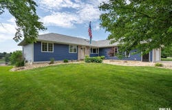 910 Fyre Lake Drive, Sherrard, IL 61281