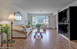 5 Bennington Drive, Toms River, NJ 08757