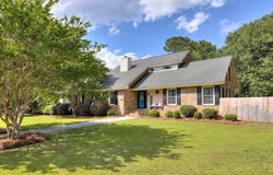 1392 Country Club Cir, Manning, SC 29102