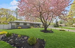 6 Rigger Court, Huntington Station, NY 11746