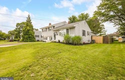 10 MEADOW LANE, WEST DEPTFORD, NJ 08096