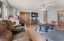 1311 W Clinton Avenue, Seymour, MO 65746