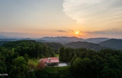 3656 Henry Town Rd, Sevierville, TN 37876