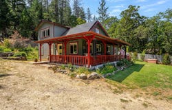 1905 W Evans Creek Road, Rogue River, OR 97537