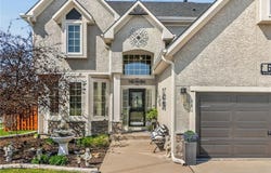 661 N Poplar Circle, Gardner, KS 66030