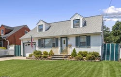 718 Pine St, Roselle Park Boro, NJ 07204-1258