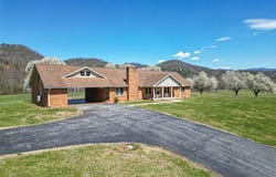 2915 Airport Road, MARBLE, NC 28905