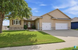 3804 S Harmony Dr, Sioux Falls, SD 57110