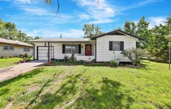 1340 N Summitlawn St, Wichita, KS 67212