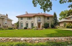 345 Edgewater Drive, Mishawaka, IN 46545-6910