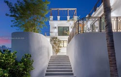 1009 Links Dr, Miami Beach, FL 33109