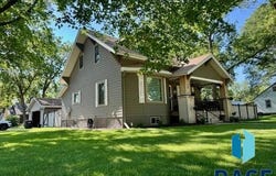111 S 6Th  St, Beresford, SD 57004