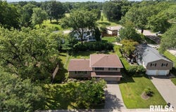 1551 FOREST HILLS Road, Bettendorf, IA 52722