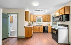 39 Mashapaug Rd, Sturbridge, MA 01566