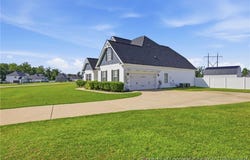 6129 Shannon Woods Way, Hope Mills, NC 28348